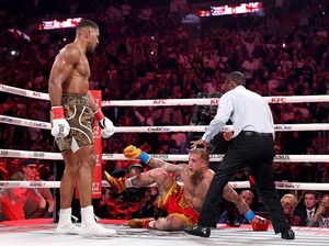 Tinju Kelas Berat Anthony Joshua Vs Jake Paul Menyisakan Amukan Seorang Ibu