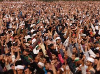 Ribuan Orang Antar Jenazah Aktivis Sharif Osman Hadi di Dhaka