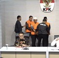 KPK Tetapkan Bupati Bekasi dan Ayahnya Jadi Tersangka Suap Proyek
