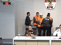 KPK Tetapkan Bupati Bekasi dan Ayahnya Jadi Tersangka Suap Proyek