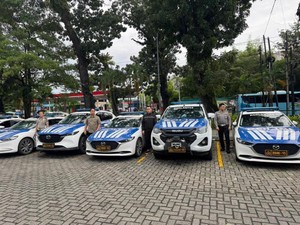 Korlantas Polri Serahkan 8 Unit Mobil Patroli, Percepat Penanganan Bencana di Sumut