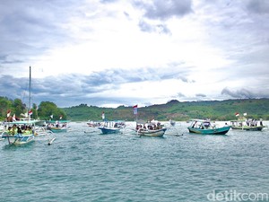 Pelatda Dibuka di Tengah Laut, Ratusan Atlet Lobar Parade Naik Perahu