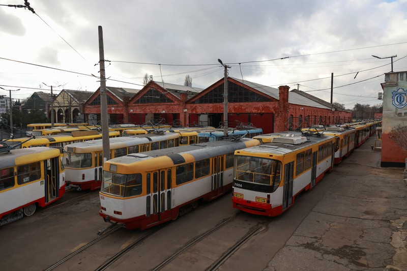 Serangan udara Rusia menyebabkan pemadaman listrik meluas di kota pelabuhan Odesa, Ukraina. (via REUTERS/STATE EMERGENCY SERVICE OF UKRAI)