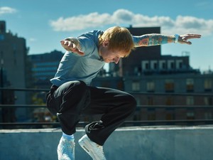 Ed Sheeran Ternyata Fans KATSEYE, Sampai Nyamperin Demi Bikinin Lagu Animal
