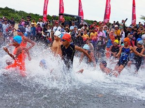 Puluhan Atlet Ikuti Baluran Cross Aquathlon di Pantai Sejile Situbondo