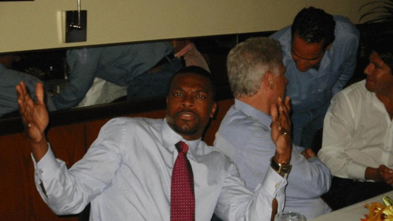 Bukti foto yang dirilis Departemen Kehakiman AS menunjukkan mantan presiden Bill Clinton hingga Michael Jackson bagian dari social circle penjahat seks Jeffrey Epstein. (via REUTERS/U.S. Justice Department)