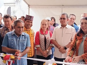 Kelakar Edi Endi soal Karpet Kuning Saat Peluncuran NTT Mart di Labuan Bajo