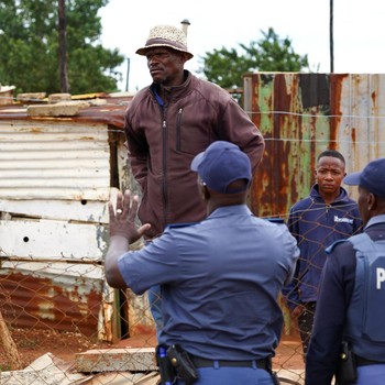 Horor Penembakan Massal Di Pemukiman Warga, 10 Orang Tewas