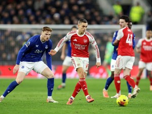 Shearer Kasih Saran Arsenal Agar Bisa Juara