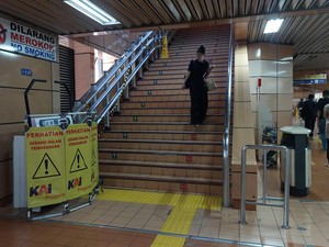 Lift Tangga bagi Disabilitas di Stasiun Cikini Beroperasi Januari 2026