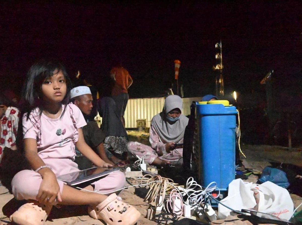 Rig Pertamina Bantu Warga Aceh Tamiang Isi Daya dan Terang di Tengah Banjir