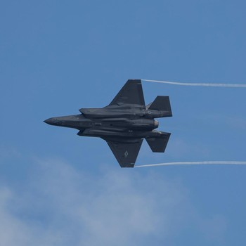 Penampakan Jet Tempur Siluman F-35 AS Mendarat di Puerto Riko