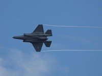 Penampakan Jet Tempur Siluman F-35 AS Mendarat di Puerto Riko