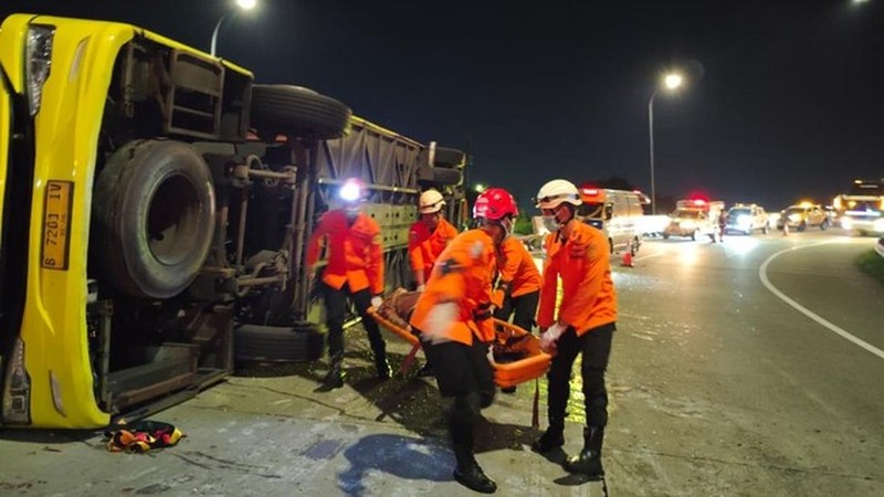 Bus Cahya Trans yang kecelakaan di Tol Semarang. (Dok. Basarnas Semarang)