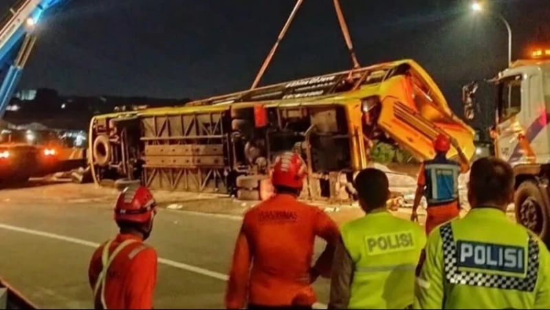 Bus Cahya Trans yang kecelakaan di Tol Semarang. (Dok. Basarnas Semarang)