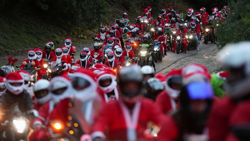 People dressed as Santa Claus ride their motorcycles through Barcelona, Spain, December 21, 2025. REUTERS/ Bruna Casas