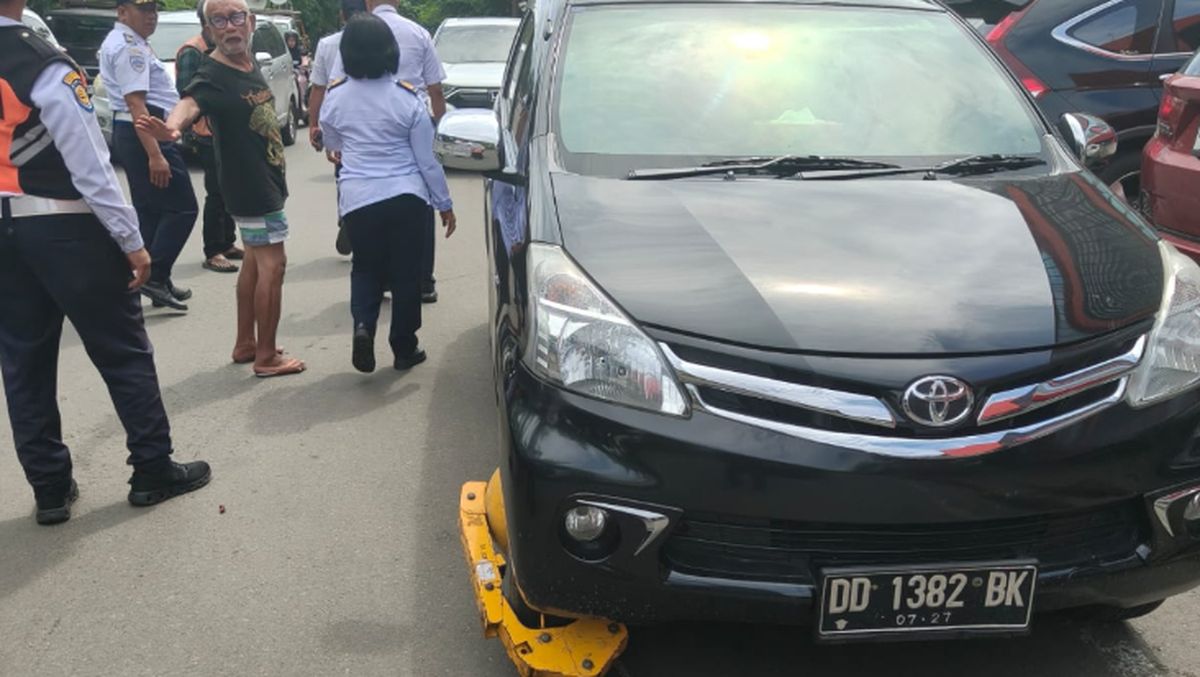 Driver Ojol Ngamuk Dilarang Petugas Dishub Makassar Parkir Depan Myko