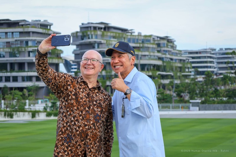 Duta Besar Belgia untuk Indonesia, H.E. Frank Leon L. Felix, melakukan kunjungan langsung ke sejumlah proyek strategis IKN pada 15&ndash;16 Desember 2025 guna menjajaki peluang kolaborasi lintas negara. (Dok. ikn.go.id)