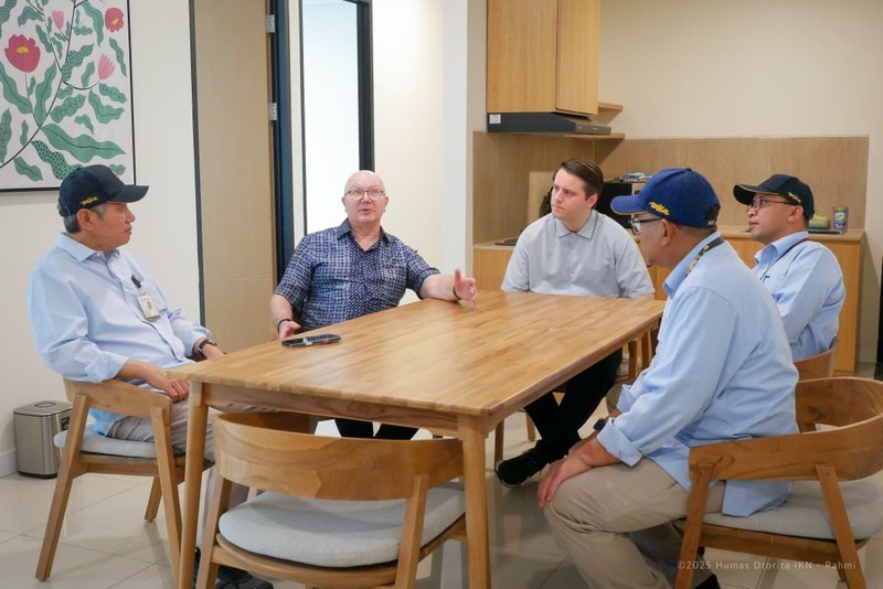 Duta Besar Belgia untuk Indonesia, H.E. Frank Leon L. Felix, melakukan kunjungan langsung ke sejumlah proyek strategis IKN pada 15&ndash;16 Desember 2025 guna menjajaki peluang kolaborasi lintas negara. (Dok. ikn.go.id)