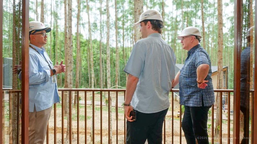 Duta Besar Belgia untuk Indonesia, H.E. Frank Leon L. Felix, melakukan kunjungan langsung ke sejumlah proyek strategis IKN pada 15&ndash;16 Desember 2025 guna menjajaki peluang kolaborasi lintas negara. (Dok. ikn.go.id)