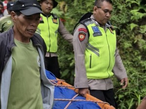 3 Pendaki Ilegal Naik Merapi Cuma Pakai Sandal Jepit, 1 Orang Ditemukan Tewas