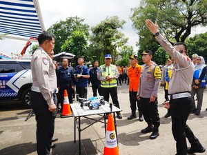 Kapolri Pantau Arus Nataru di Bekasi, Cek Teknologi Terbaru Korlantas Layani Masyarakat