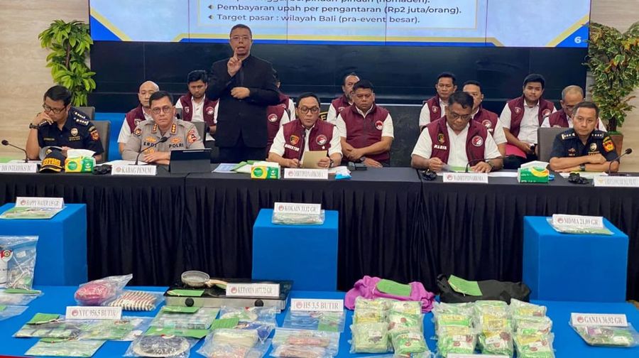 Konferensi pers Polri terkait penggagalan peredaran gelap narkotika yang diduga akan diedarkan menjelang pelaksanaan Djakarta Warehouse Project (DWP) 2025 di Bali. Pengungkapan tersebut disampaikan dalam konferensi pers di Bareskrim Polri, Senin (22/12/2025). (Dok. Divisi Humas Polri)