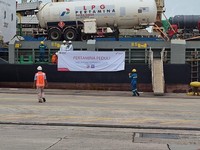 Pertamina Kirim Kontainer Tabung LPG & Drum BBM Lewat Laut ke Aceh