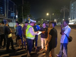 Pasutri Pejalan Kaki di Palembang Ditabrak 2 Mobil, Istri Tewas-Suami Kritis