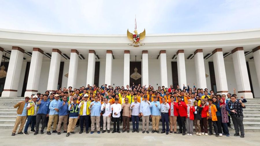 Sebanyak 124 mahasiswa dari berbagai universitas dan daerah di Indonesia melakukan kunjungan lapangan ke sejumlah proyek strategis di Ibu Kota Nusantara (IKN), Selasa (2/12/2025). (Dok. IKN.go.id)