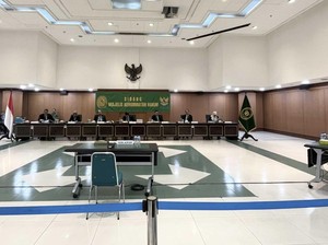 Terbukti Selingkuh dengan Anggota Ormas, Hakim PN Batam Dipecat
