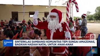 Video: Sinterklas Sambangi Komunitas Tepi Sungai Amazonas