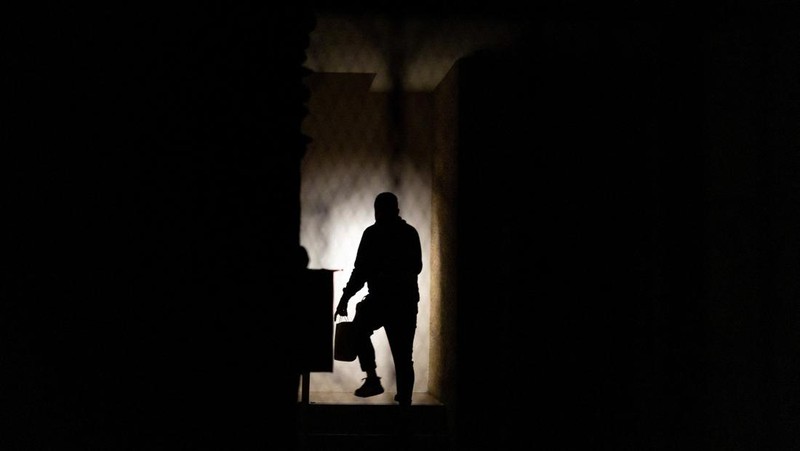 Suasana saat pemadaman listrik yang memengaruhi sekitar 130.000 penduduk, menurut Pacific Gas and Electric Company, di San Francisco, California, Amerika Serikat (AS), inggu (21/12/2025). (REUTERS/Carlos Barria)