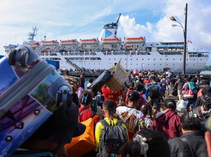 Video Puncak Arus Mudik Nataru: Penumpang Kapal Pelni di Batam Capai 13.261