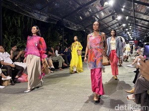 Eksplorasi Organza Transparan Dalam Balutan Busana Tropis di Runway BFT 2025