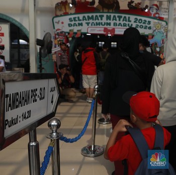 Menhub, Bos KAI & Kapolri Lepas Motis Nataru di Stasiun Pasar Senen