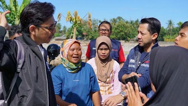 Bangkit Bersama, Telkomsel Salurkan Bantuan dan Posko Layanan di Padang