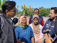 Bangkit Bersama, Telkomsel Salurkan Bantuan & Posko Layanan di Padang