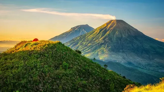 8 Gunung Terpendek di Indonesia, Cocok untuk Pendaki Pemula