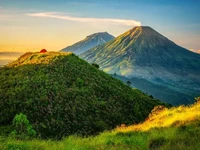 8 Gunung Terpendek di Indonesia, Cocok untuk Pendaki Pemula