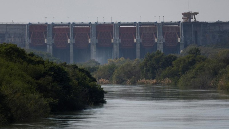 Meksiko membuka pintu air untuk membayar hutang air kepada AS di China, negara bagian Nuevo Leon, Meksiko, 22 Desember 2025. (REUTERS/Daniel Becerril)