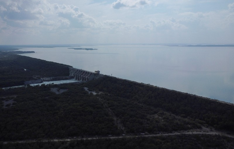 Meksiko membuka pintu air untuk membayar hutang air kepada AS di China, negara bagian Nuevo Leon, Meksiko, 22 Desember 2025. (REUTERS/Daniel Becerril)