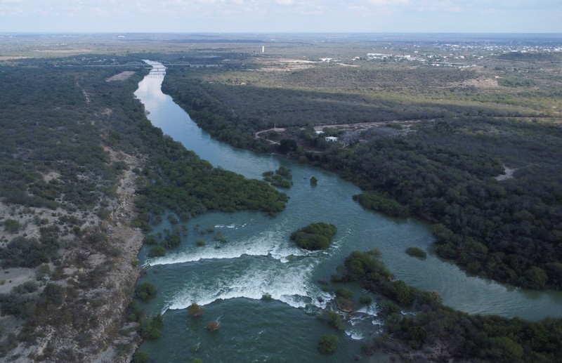Meksiko membuka pintu air untuk membayar hutang air kepada AS di China, negara bagian Nuevo Leon, Meksiko, 22 Desember 2025. (REUTERS/Daniel Becerril)