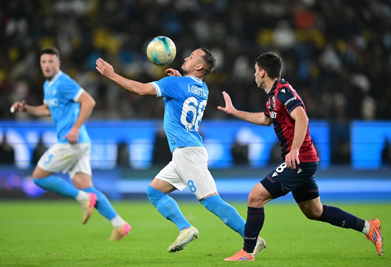 Napoli menjuarai Piala Super Italia setelah mengatasi Bologna 2-0 pada partai final di Stadion Al-Awwal Park, Riyadh, Senin (22/12/2025) malam waktu setempat. (REUTERS/Guglielmo Mangiapane)