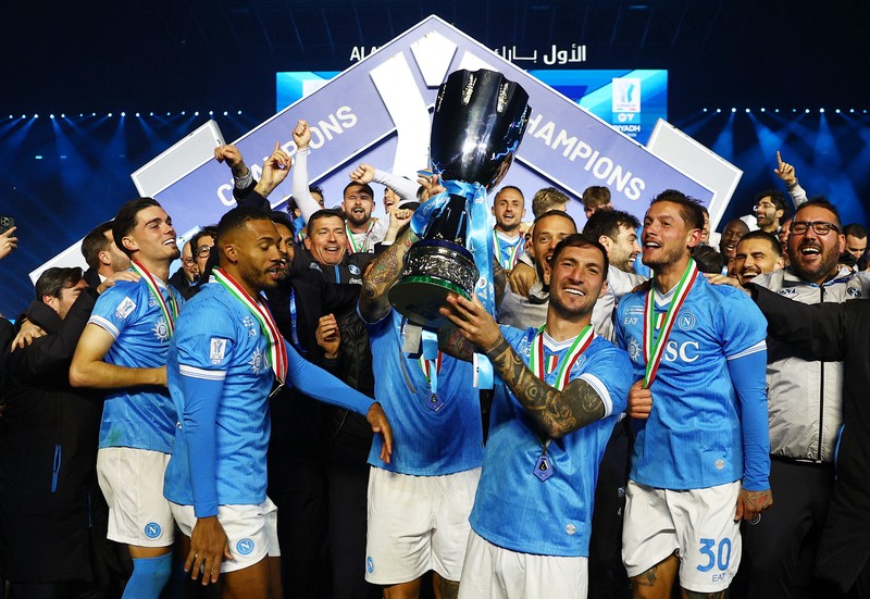 Napoli menjuarai Piala Super Italia setelah mengatasi Bologna 2-0 pada partai final di Stadion Al-Awwal Park, Riyadh, Senin (22/12/2025) malam waktu setempat. (REUTERS/Guglielmo Mangiapane)