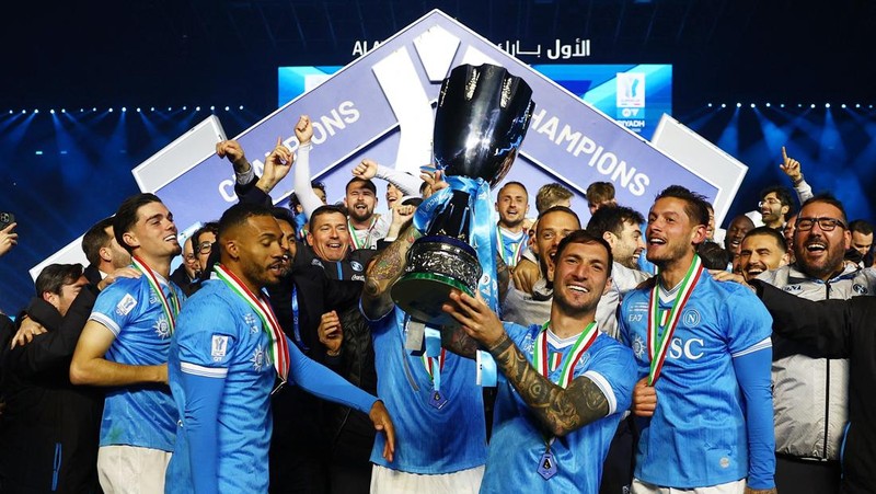 Napoli menjuarai Piala Super Italia setelah mengatasi Bologna 2-0 pada partai final di Stadion Al-Awwal Park, Riyadh, Senin (22/12/2025) malam waktu setempat. (REUTERS/Guglielmo Mangiapane)