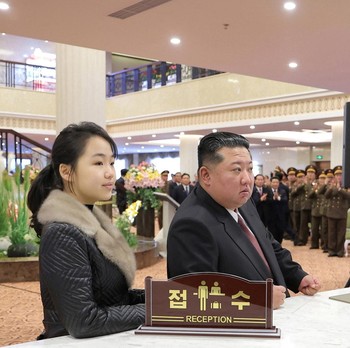 Momen Kim Jong Un & Putrinya Pamer Resor Mewah di Gunung Korut