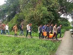 Video: Mayat Pria Ngambang di Rawa Gegerkan Warga Kertapati Palembang