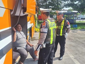 Satlantas Polres Pasuruan Kota Sosialisasi SKB 3 Menteri Jelang Nataru