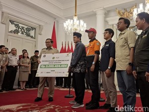 Pramono Lepas 27 Ton Bantuan Kemanusiaan untuk Korban Bencana Sumatera
